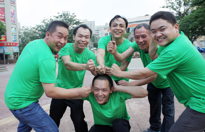 tin box technicians team at China Tinpak tin box factory